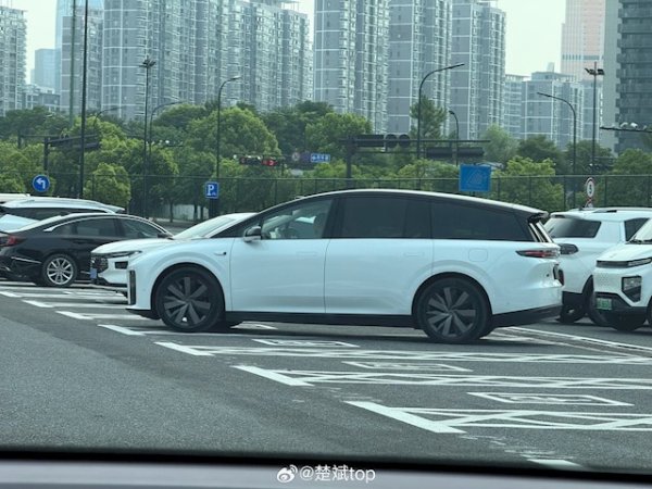大福证券 35万级家用纯电SUV 理想i8实车内饰首次曝光：比较眼熟