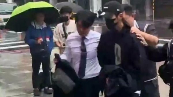 信钰配资 王大陆逃兵役案持续扩大，修杰楷、陈柏霖等多名台湾艺人已被带往警局